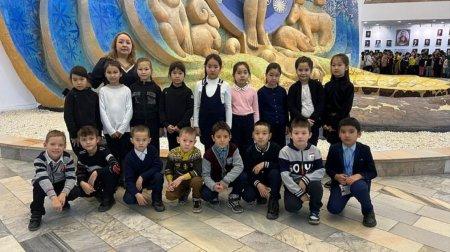 1-4 классов нашей школы посетили драматический театр им. Абая.
