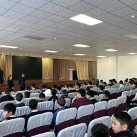 Абай облысы Семей қаласының ПБ ЖПҚБ ЮПБ полиция лейтинанты Сыздыкова М.Ж. құқық бұзушылық, кибербуллинг, буллинг, қоғамдық орындардағы бұзақылық алдын алу, мектепішілік ережелері тақырыптарында профилактикалық бағытта әңгіме жұмыстарын жүргізді.